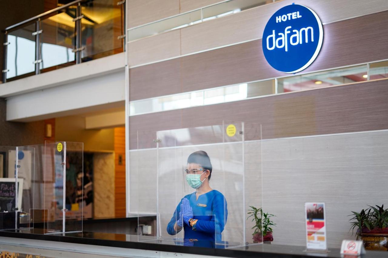 Hotel Dafam Pekanbaru Exterior photo